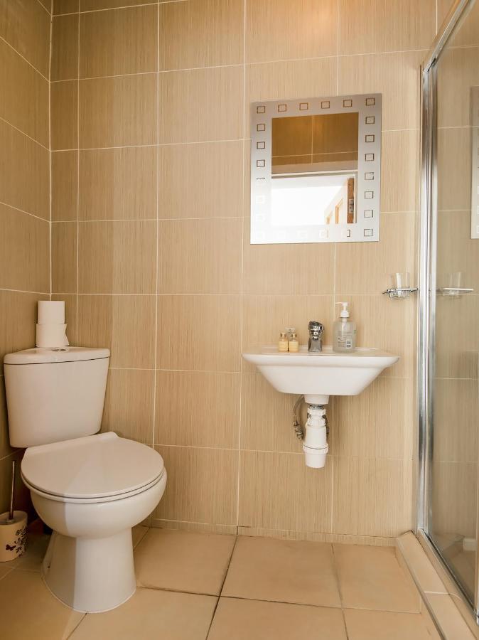 ווינדזור Oyo Vale Lodge מראה חיצוני תמונה
